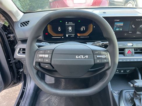 Used 2025 Kia K4 LXS image 27