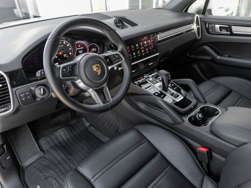 Used 2022 Porsche Cayenne Platinum Edition image 4