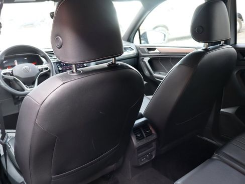 Used 2023 Volkswagen Tiguan SE R-Line image 17