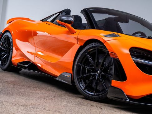 Used 2022 McLaren 765LT RWD image 3