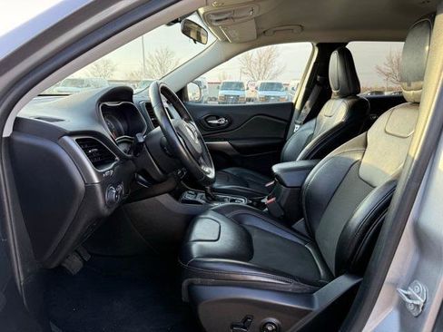 Used 2019 Jeep Cherokee Latitude Plus image 24