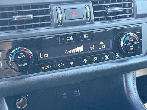 Used 2024 Nissan Pathfinder S FWD image 17