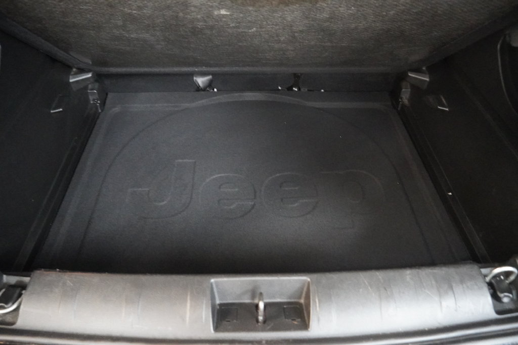 Used 2021 Jeep Renegade Latitude w/ Luxury Group I AWD/4WD image 9