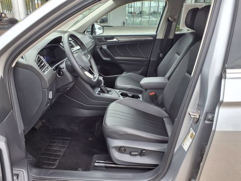 Used 2024 Volkswagen Tiguan SE FWD image 19