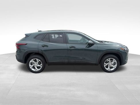 Used 2025 Chevrolet Trax LS w/ LS Convenience Package FWD image 7