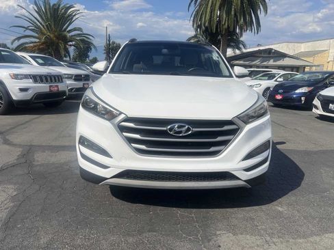 Used 2018 Hyundai Tucson Value w/ Cargo Package FWD image 5