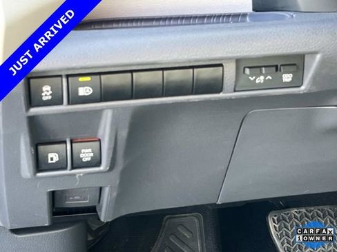 Used 2024 Toyota Sienna XLE image 27