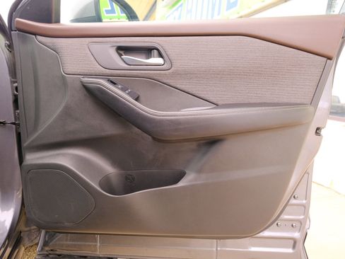 Used 2023 Nissan Rogue SV image 17