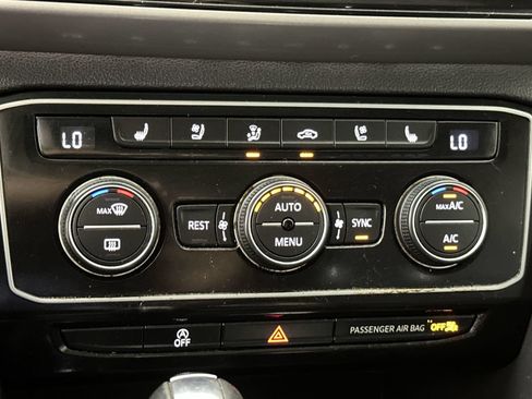 Used 2021 Volkswagen Atlas SEL Premium AWD/4WD image 18