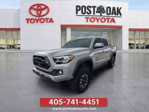 Used 2021 Toyota Tacoma TRD Off-Road w/ TRD Premium Off Road Package AWD/4WD image 2