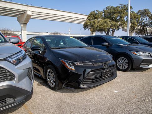 Used 2024 Toyota Corolla LE image 6