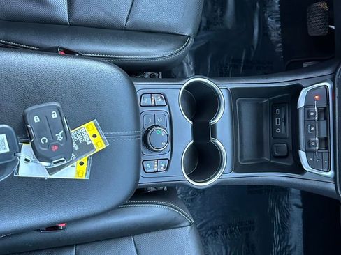 Used 2022 GMC Terrain SLT image 22