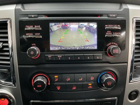 Used 2018 Nissan Titan SV image 23
