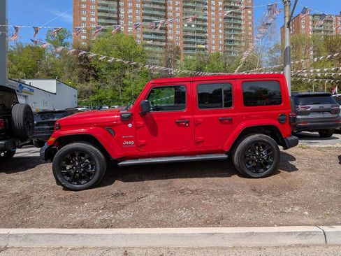 Used 2023 Jeep Wrangler Unlimited Sahara w/ Cold Weather Group AWD/4WD image 11