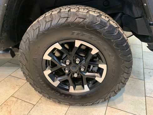 Used 2024 Jeep Wrangler Unlimited Rubicon 4xe AWD/4WD image 12