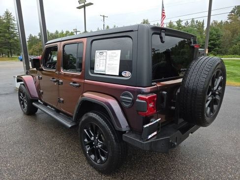 Used 2024 Jeep Wrangler Unlimited Sahara w/ Technology Group AWD/4WD image 27