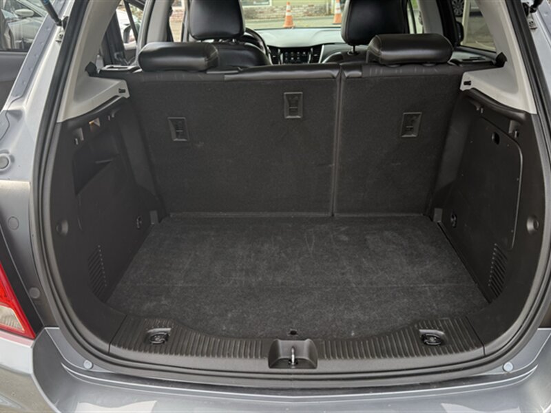 Used 2019 Chevrolet Trax LT w/ LT Convenience Package FWD image 22