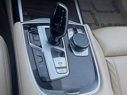 Used 2020 BMW 750i xDrive image 16