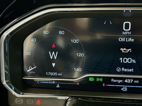 Used 2023 GMC Sierra 1500 SLT w/ SLT Premium Package image 13