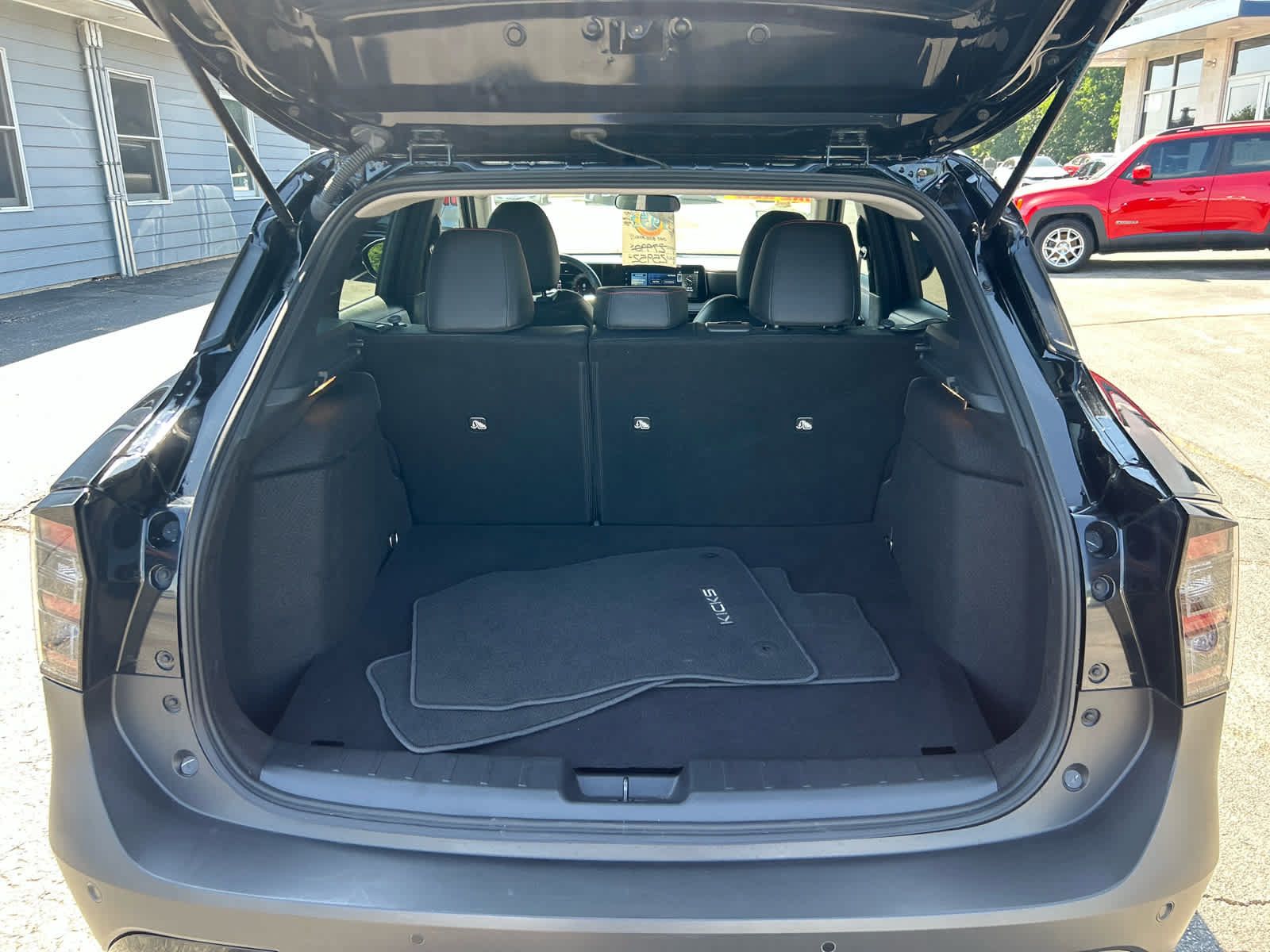 Used 2025 Nissan Kicks SR AWD/4WD image 21