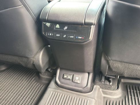 Certified 2024 Toyota Highlander Limited AWD/4WD image 17