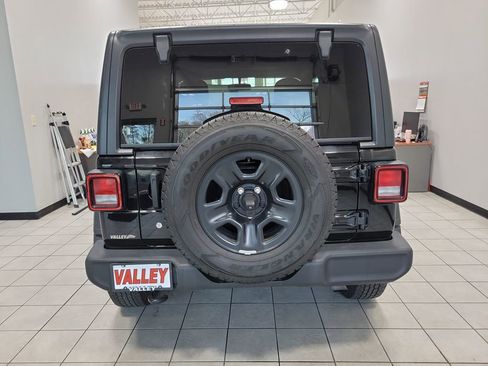 Used 2019 Jeep Wrangler Sport image 13
