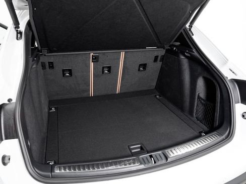 Certified 2026 Porsche Macan AWD/4WD image 28