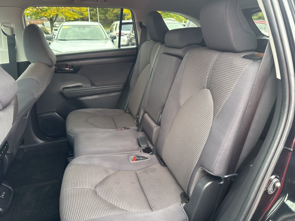 Used 2023 Toyota Highlander LE FWD image 38