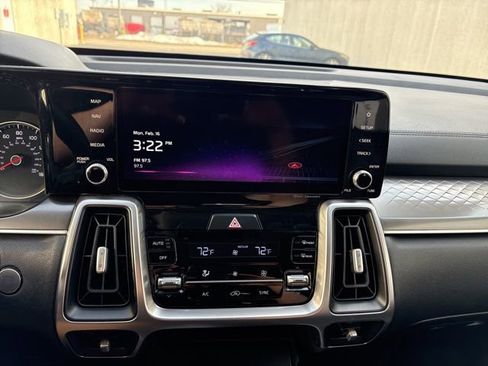 Certified 2022 Kia Sorento S w/ Panoramic Sunroof Package image 13