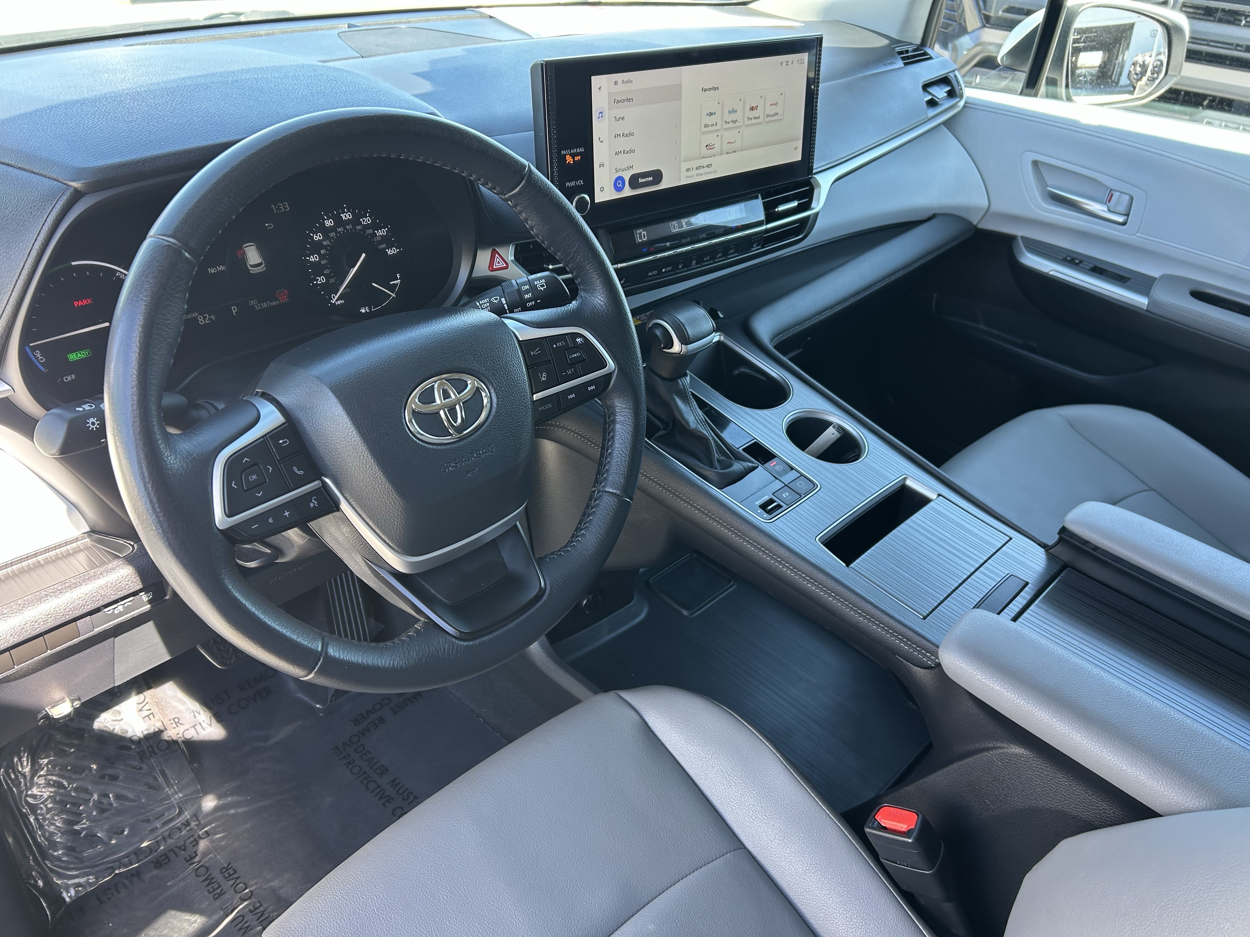 Certified 2025 Toyota Sienna XLE FWD image 19