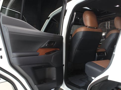 Used 2024 Lexus GX 550 w/ Cold Area Package AWD/4WD image 43