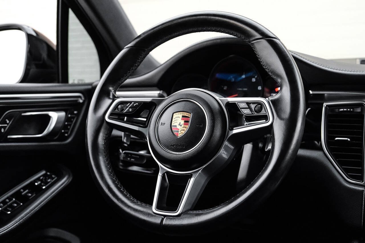 Used 2018 Porsche Macan w/ Premium Package Plus AWD/4WD image 18