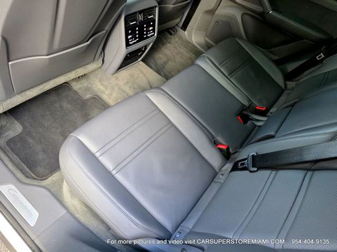 Used 2019 Porsche Cayenne image 32