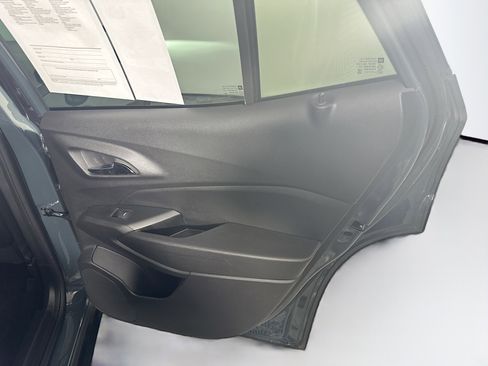 Used 2025 Chevrolet Trax LT FWD image 27