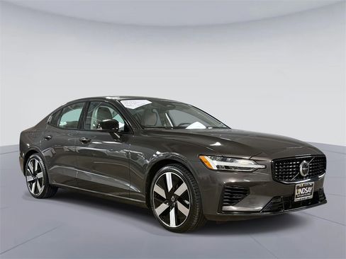 Used 2024 Volvo S60 T8 Plus w/ Protection Package Premier image 9
