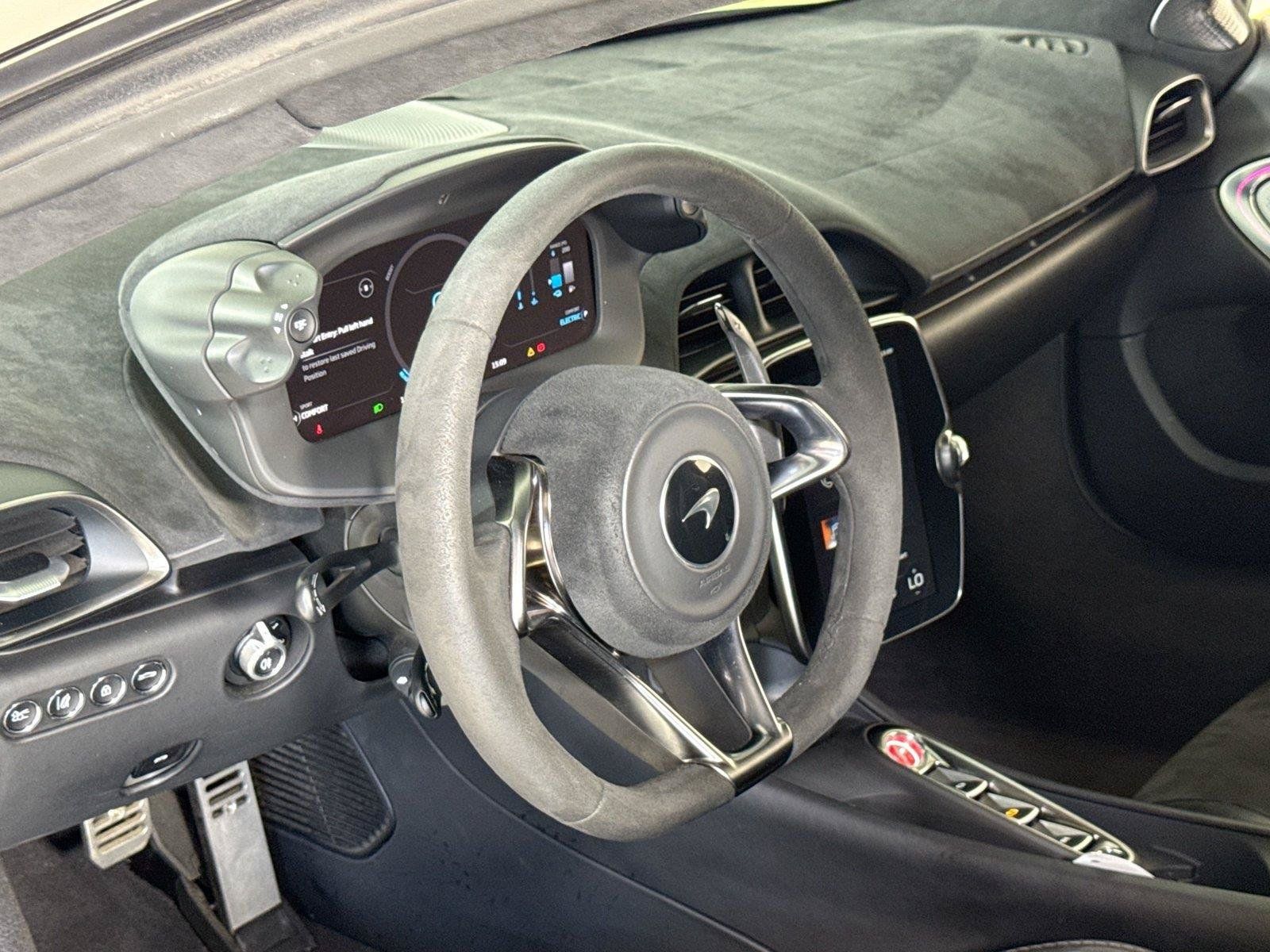 Used 2023 McLaren Artura RWD image 15