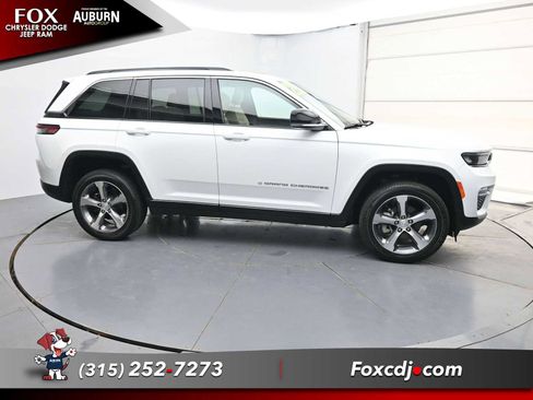Used 2025 Jeep Grand Cherokee Limited AWD/4WD image 17
