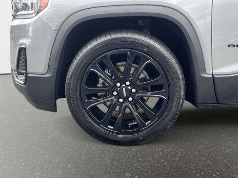 Used 2023 GMC Acadia SLT w/ Elevation Edition image 9