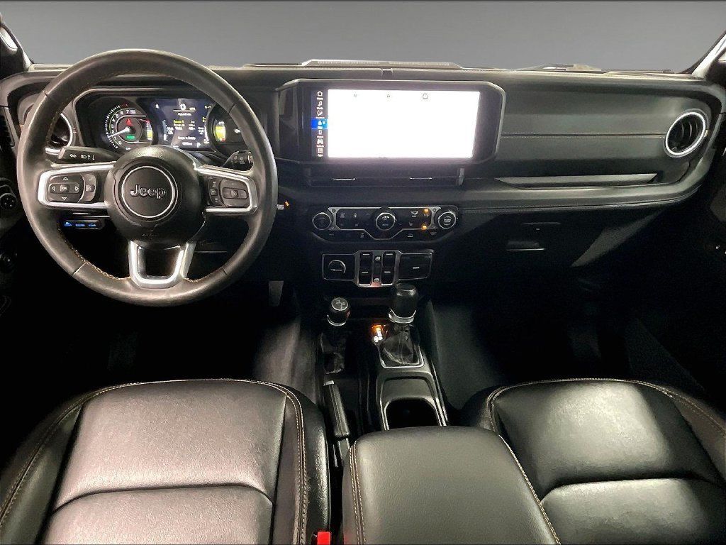 Used 2024 Jeep Wrangler Unlimited Sahara w/ Technology Group AWD/4WD image 22