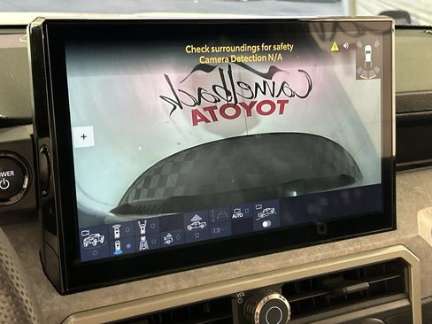 Used 2025 Toyota Tacoma 4x4 Double Cab Hybrid image 18