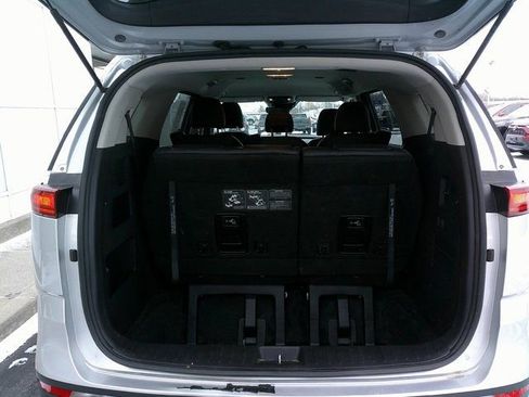 Used 2023 Kia Carnival LX image 22