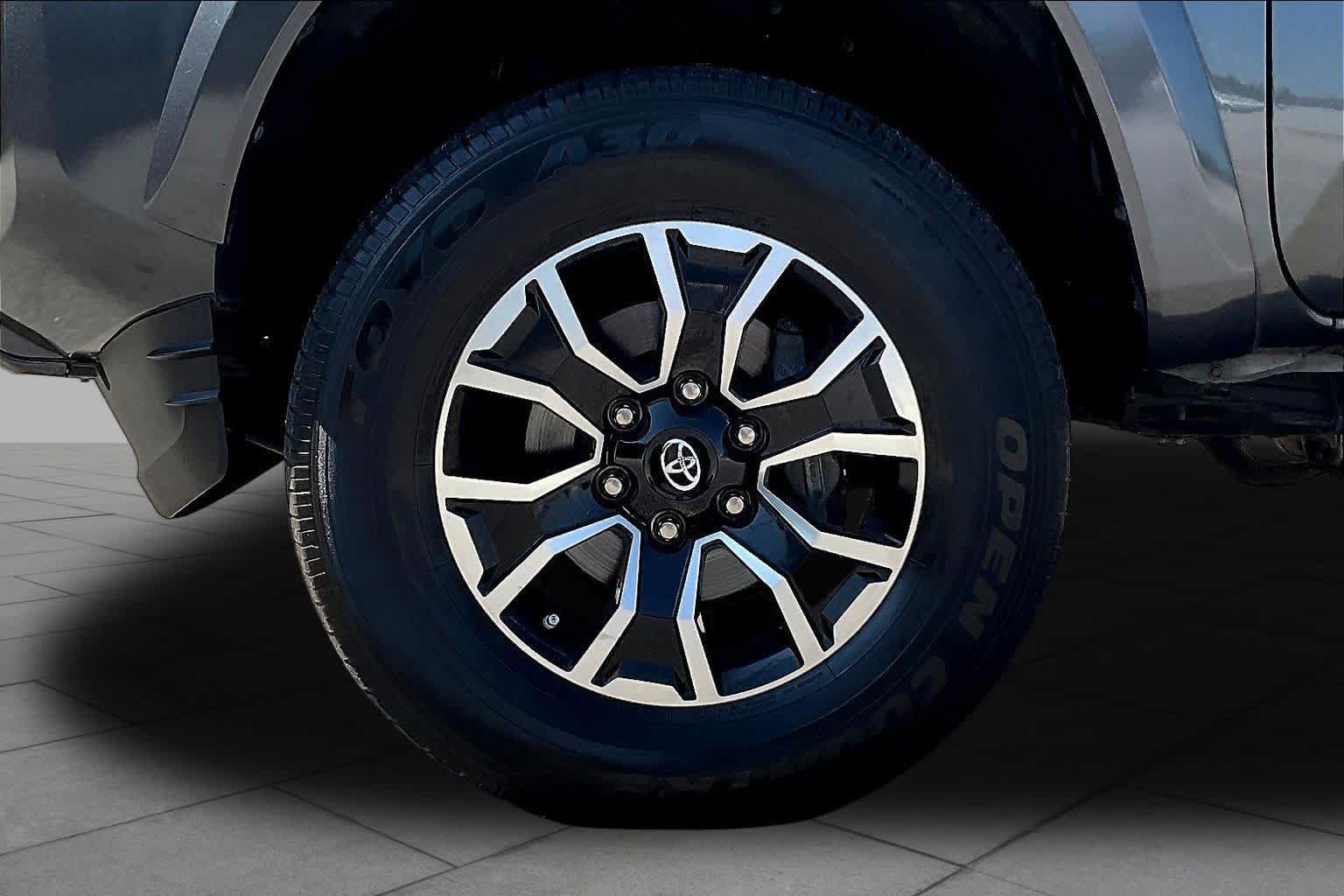 Used 2020 Toyota Tacoma TRD Sport AWD/4WD image 11