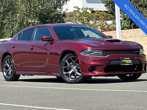 Used 2019 Dodge Charger GT RWD image 2
