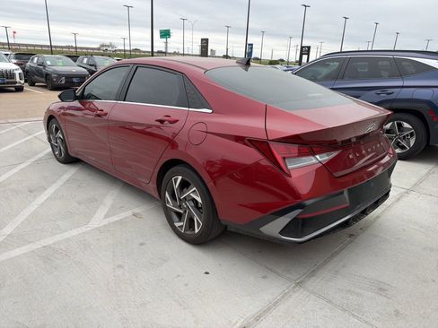 Used 2024 Hyundai Elantra SEL w/ Convenience Package image 6