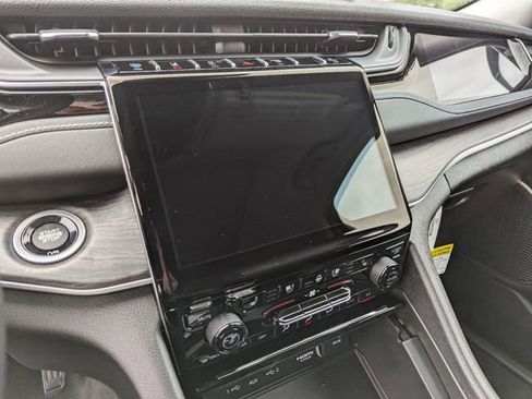 Used 2023 Jeep Grand Cherokee 4WD 4xe w/ Luxury Tech Group II image 14