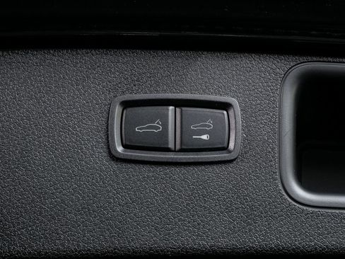 New 2026 Porsche Macan Turbo image 33