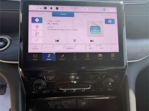 Used 2022 Jeep Grand Cherokee L Limited image 17