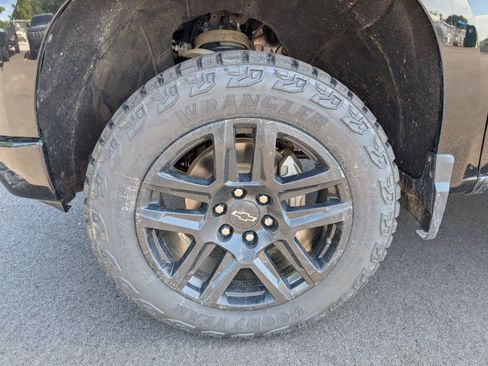 Used 2025 Chevrolet Silverado 1500 Custom Trail Boss AWD/4WD image 9