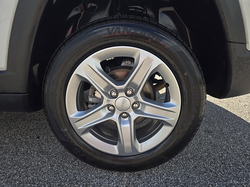 Used 2023 Jeep Compass Latitude AWD/4WD image 25