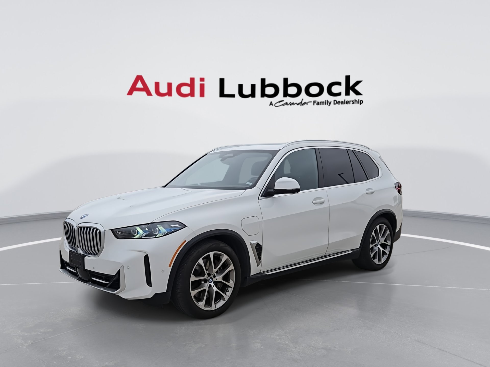 Used 2025 BMW X5 xDrive50e AWD/4WD image 4
